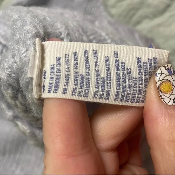 American Eagle Outfitters Loose Knit Sweater Gray V Neck Size Medium 3/4 Sleeves - Picture 5 of 6